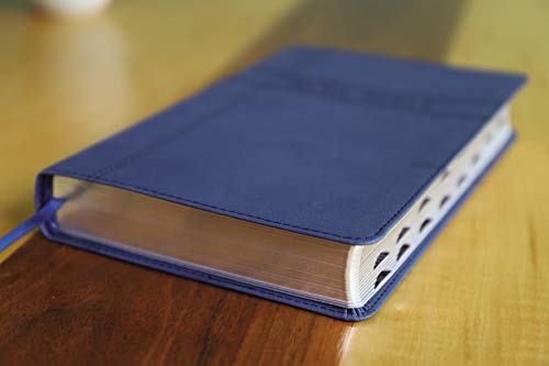 NIV, Premium Gift Bible, Leathersoft, Navy, Red Letter, Thumb Indexed, Comfort Print: The Perfect Bible for Any Gift-Giving Occasion