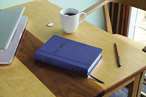 NIV, Premium Gift Bible, Leathersoft, Navy, Red Letter, Thumb Indexed, Comfort Print: The Perfect Bible for Any Gift-Giving Occasion