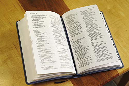 NIV, Premium Gift Bible, Leathersoft, Navy, Red Letter, Thumb Indexed, Comfort Print: The Perfect Bible for Any Gift-Giving Occasion